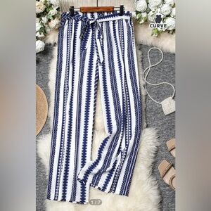 EUC Shein Curve Size 1 XL Geoprint Pants